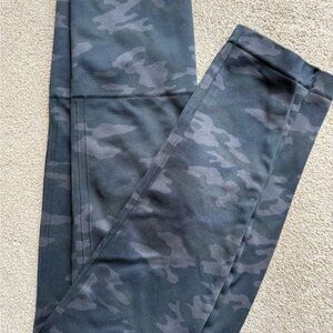 SPANX Camouflage Leggings - Black and Gray